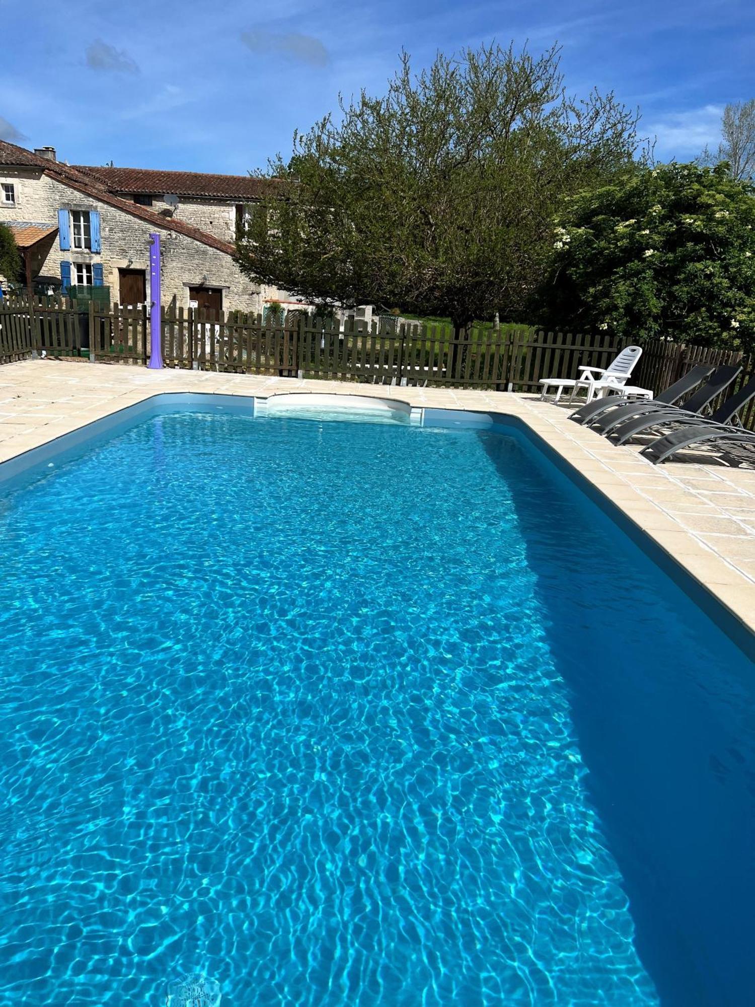 Le Petit Bijou Bed and Breakfast Saint-Fraigne Buitenkant foto