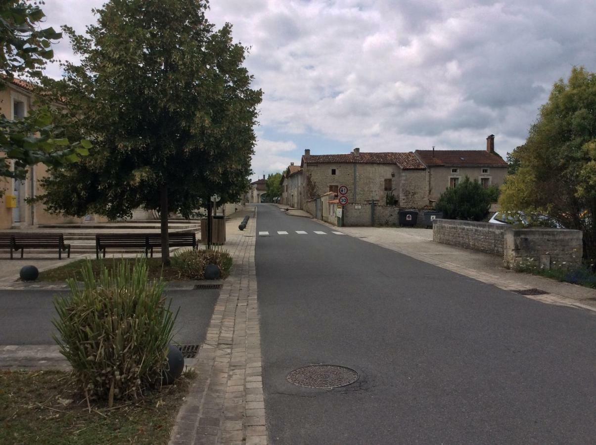 Le Petit Bijou Bed and Breakfast Saint-Fraigne Buitenkant foto