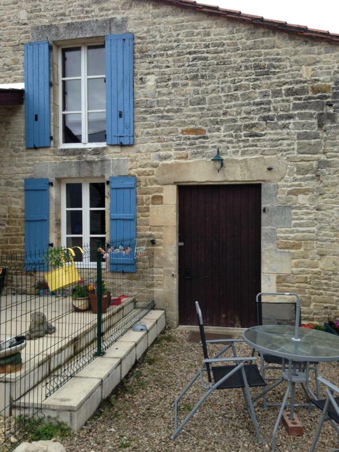 Le Petit Bijou Bed and Breakfast Saint-Fraigne Buitenkant foto
